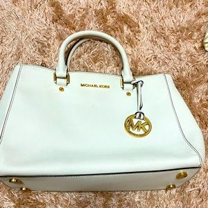 Michael Kors faux leather hand bag.